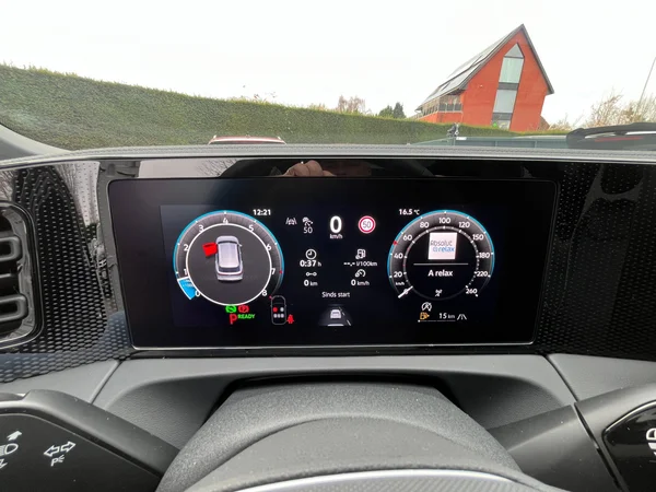 VOLKSWAGEN Tiguan (2025) — foto 3 van 24