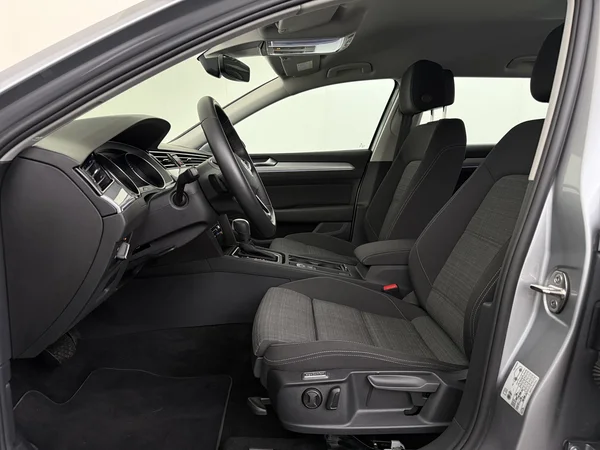 VOLKSWAGEN Passat Variant (2022) — foto 2 van 29