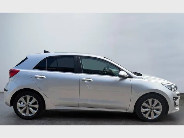 Kia RIO (2022) — foto 23 van 24