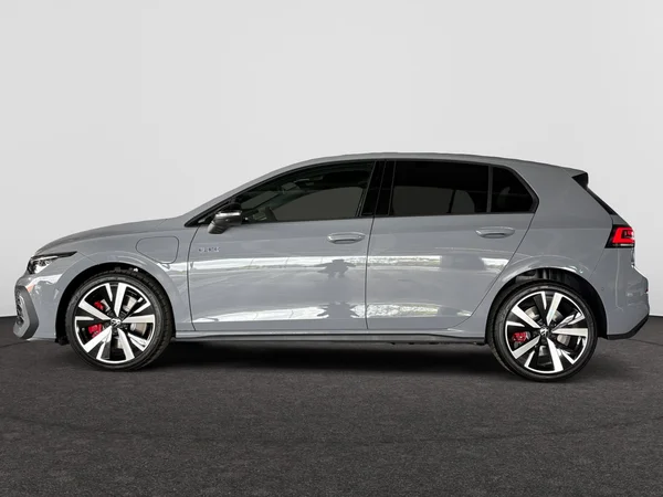 VOLKSWAGEN Golf VIII GTE (2025) — foto 12 van 24