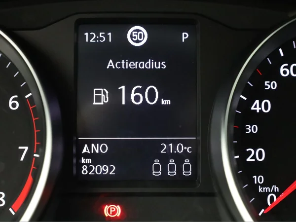 VOLKSWAGEN Passat SW (2021) — foto 15 van 19