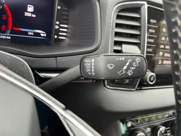SKODA Karoq (2022) — foto 9 van 32