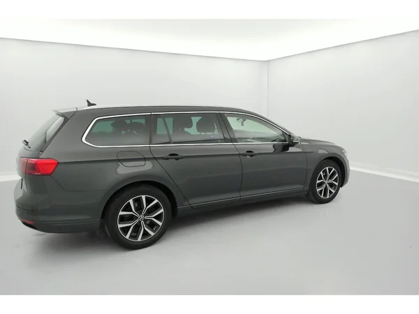 VOLKSWAGEN Passat Variant (2024) — foto 4 van 36