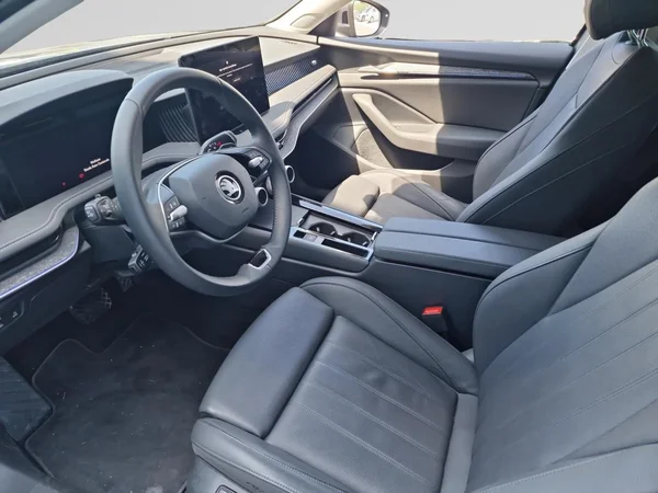 SKODA Superb Combi (2025) — foto 3 van 3
