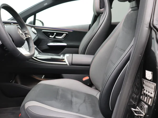 Mercedes-Benz EQE (2025) — foto 6 van 24