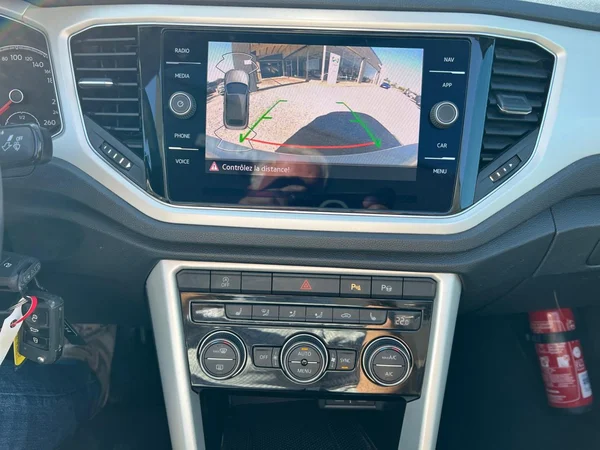 VOLKSWAGEN T-Roc Cabriolet (2022) — foto 2 van 18