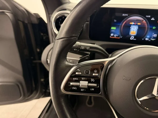 Mercedes-Benz CLA (2023) — foto 9 van 21