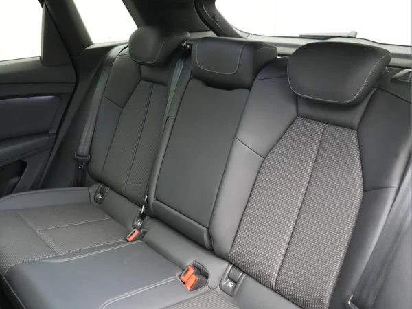 AUDI Q4 e-tron (2025) — foto 3 van 30