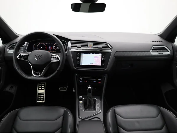VOLKSWAGEN Tiguan (2021) — foto 22 van 23