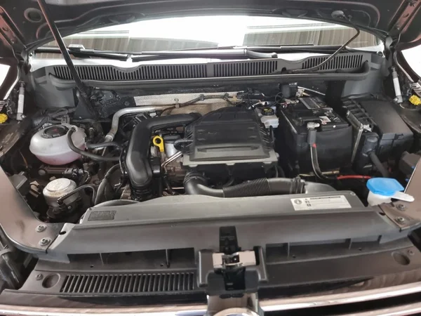 VOLKSWAGEN Touran (2019) — foto 15 van 23