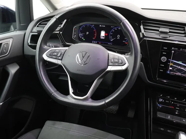 VOLKSWAGEN Touran (2023) — foto 3 van 31