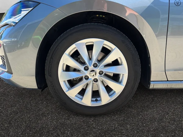 SKODA Superb Combi (2025) — foto 6 van 23