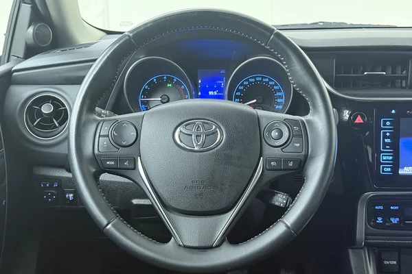Toyota Auris Sw (2019) — foto 2 van 20