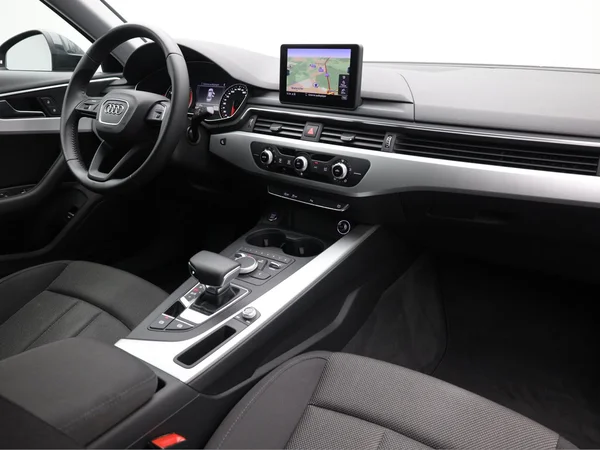 AUDI A4 (2017) — foto 13 van 19