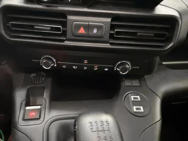 Fiat Doblò (2025) — foto 5 van 18