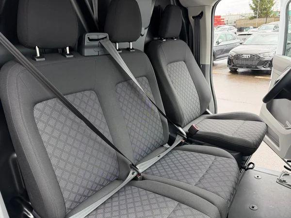VOLKSWAGEN Transporter T7 30 Fou Lwb (2026) — foto 16 van 23