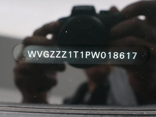 VOLKSWAGEN Touran (2023) — foto 24 van 31