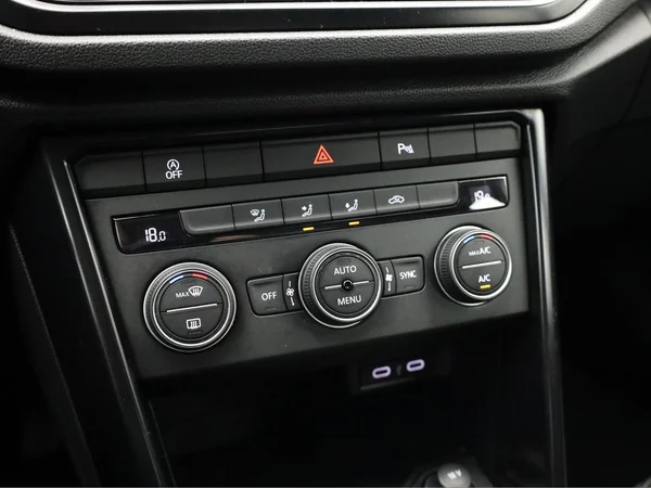 VOLKSWAGEN T-Roc (2021) — foto 7 van 17