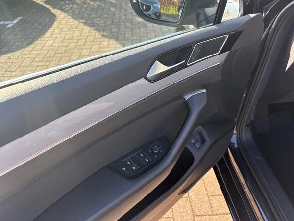 VOLKSWAGEN Passat Variant GTE (2023) — foto 6 van 24
