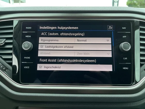 VOLKSWAGEN T-Roc (2020) — foto 8 van 22