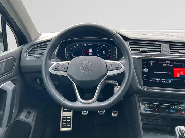 VOLKSWAGEN Tiguan (2022) — foto 16 van 18