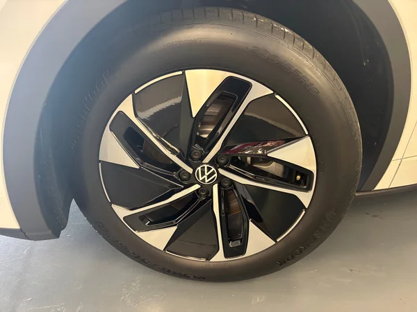 VOLKSWAGEN ID.5 (2025) — foto 18 van 48