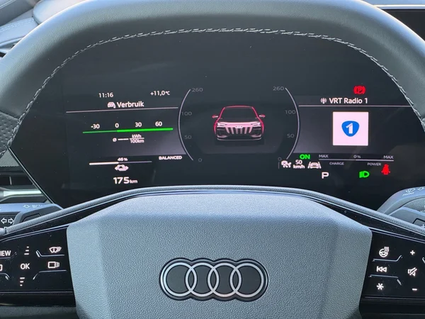 AUDI Q6 e-tron (2025) — foto 4 van 24