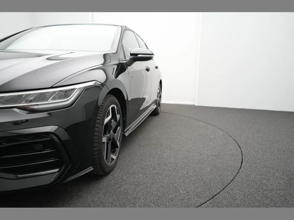 VOLKSWAGEN Golf VIII (2025) — foto 2 van 29