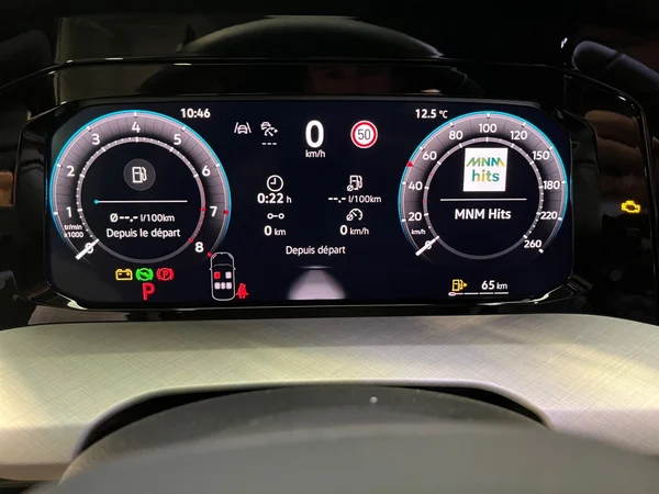 VOLKSWAGEN Golf VIII (2025) — foto 3 van 13
