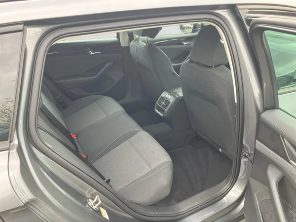 VOLKSWAGEN Passat SW (2024) — foto 22 van 25