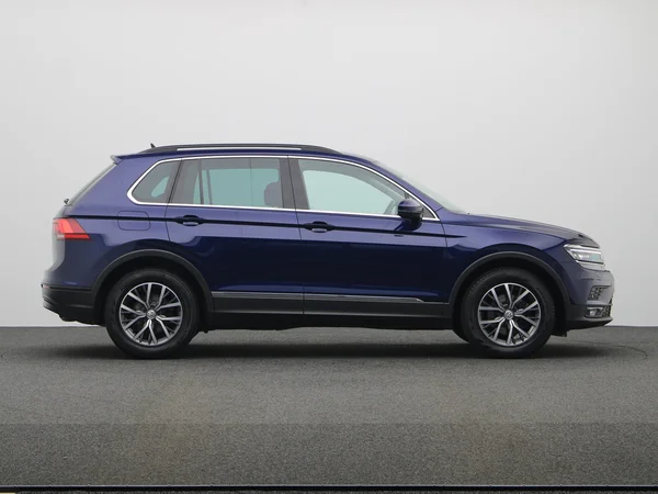 VOLKSWAGEN Tiguan (2020) — foto 14 van 25