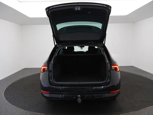 SKODA Octavia Combi (2024) — foto 9 van 27