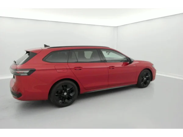 VOLKSWAGEN Passat SW (2024) — foto 4 van 36