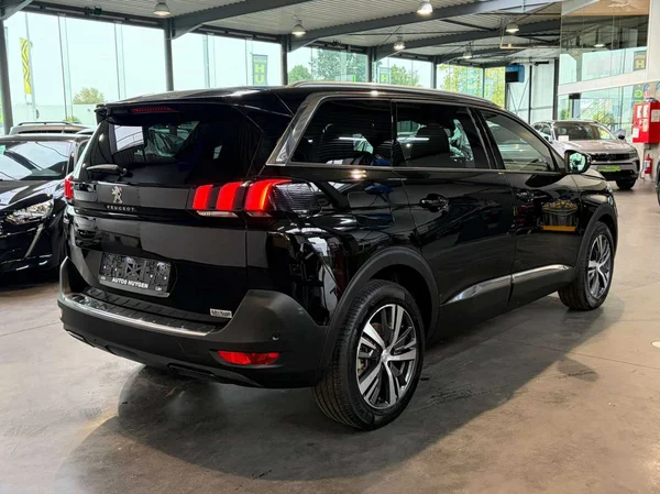 Peugeot 5008 (2023) — foto 16 van 22