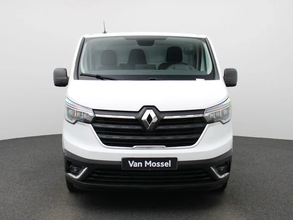 Renault Trafic (2022) — foto 23 van 39