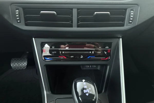 Volkswagen Taigo (2024) — foto 8 van 17