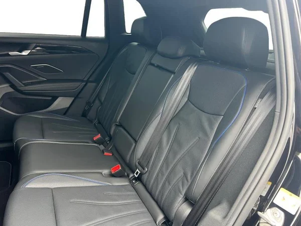 VOLKSWAGEN Tiguan (2024) — foto 8 van 25