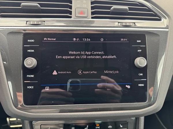 VOLKSWAGEN Tiguan (2021) — foto 22 van 24