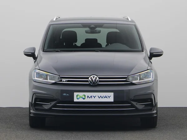 VOLKSWAGEN Touran (2023) — foto 18 van 22