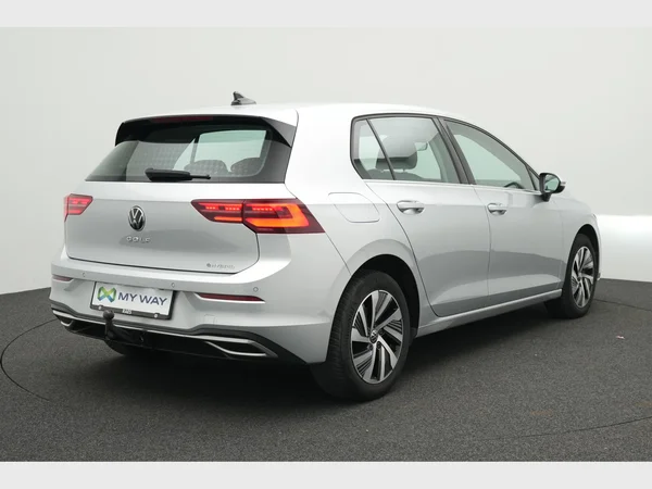 VOLKSWAGEN Golf VIII eHybrid (PHEV) (2021) — foto 12 van 32