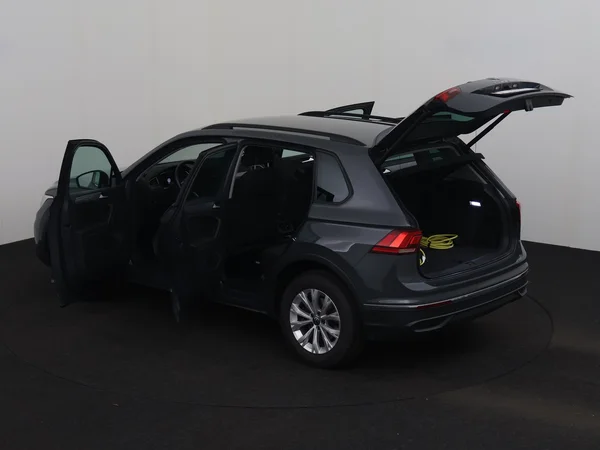 VOLKSWAGEN Tiguan (2022) — foto 28 van 29