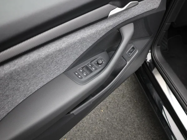 SKODA Superb SW (2024) — foto 7 van 23