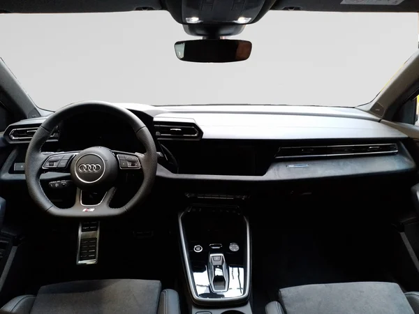 AUDI A3 Sportback PHEV (2024) — foto 9 van 15