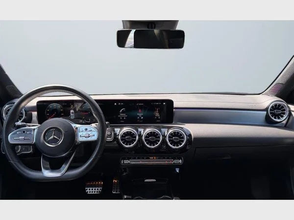 Mercedes-Benz A 180 (2022) — foto 24 van 27