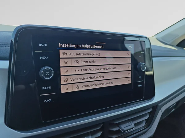 VOLKSWAGEN T-Roc (2024) — foto 6 van 18