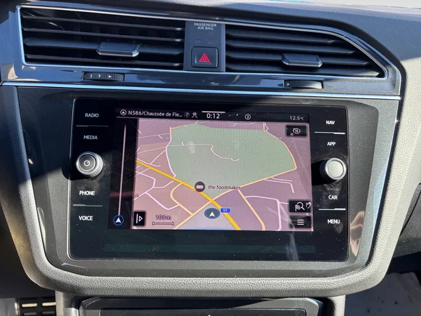 VOLKSWAGEN Tiguan (2020) — foto 9 van 22