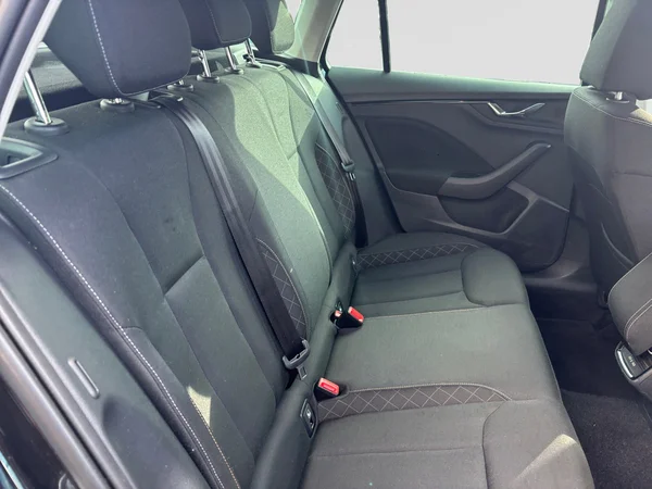 SKODA Kamiq (2021) — foto 8 van 18