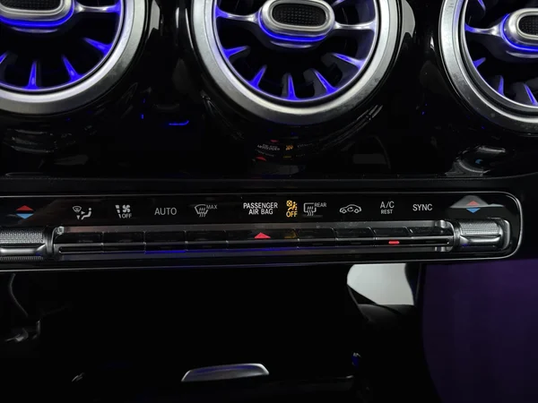 MERCEDES CLA 180 (2019) — foto 17 van 26