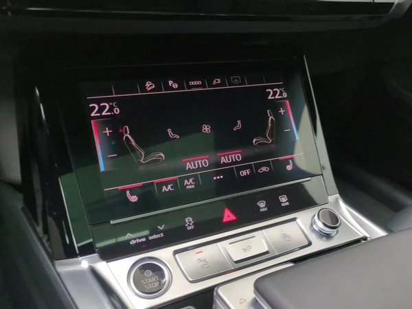 AUDI Q8 e-tron Sportback (2025) — foto 15 van 17