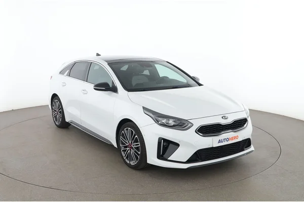 Kia pro_cee'd (2019) — foto 14 van 16